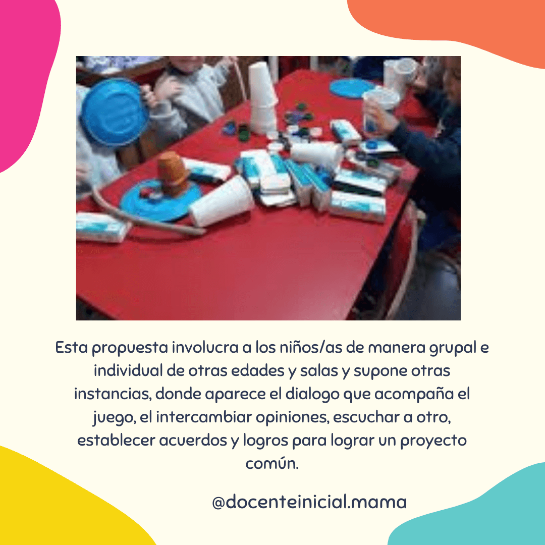 Fotografía de varios niños alrededor de una mesa roja, con tapas plásticas, vasos descartables y otros materiales sueltos mientras manipulan piezas para armar una estructura.