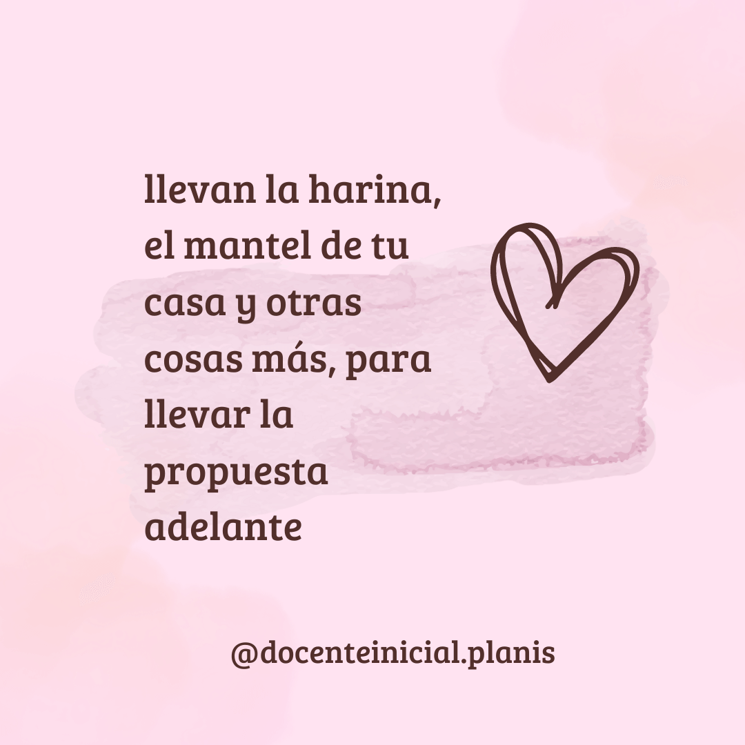 Materiales del hogar para las propuestas del aula Placa rosa con texto en español sobre llevar harina, mantel de la casa y otras cosas para seguir una propuesta, con un corazón dibujado y la firma @docenteinicial.planis.