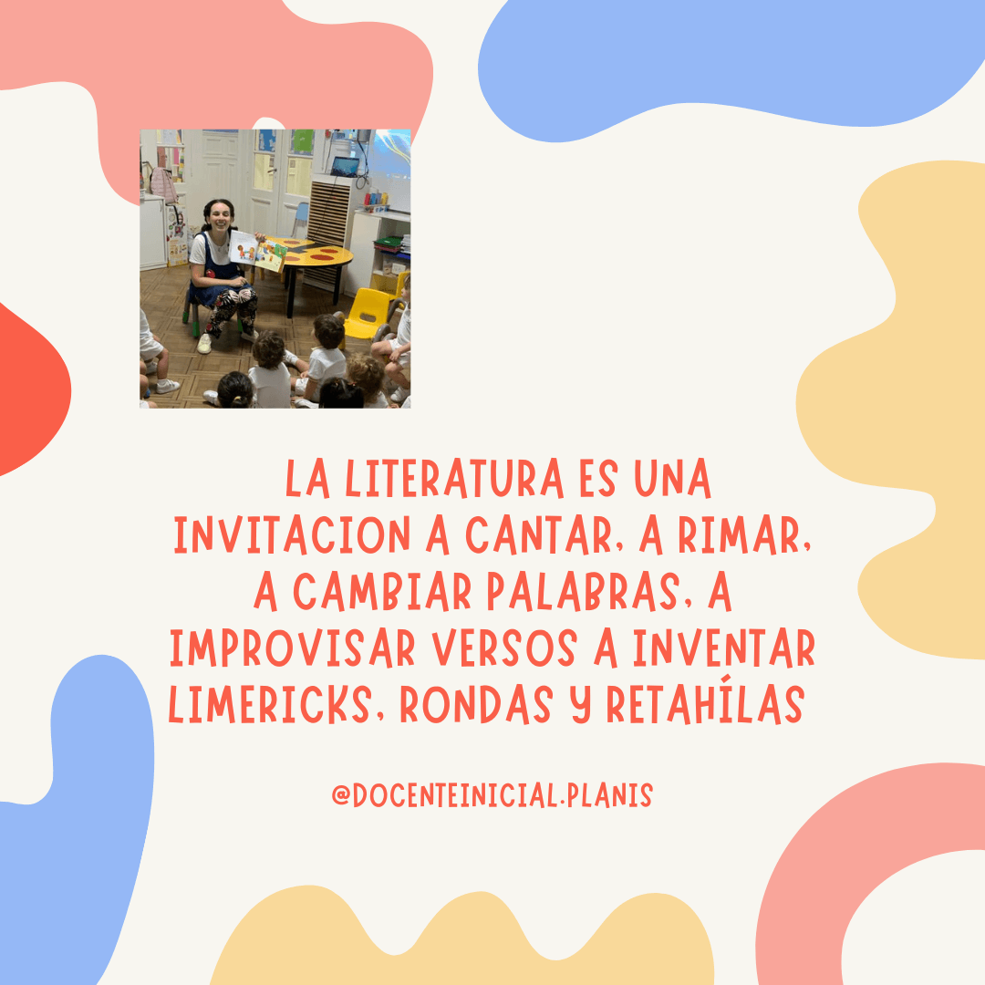 Literatura, canciones, rimas y retahílas Placa sobre cantar, rimar e inventar relatos con una fotografía de una docente leyendo a un grupo en el aula.