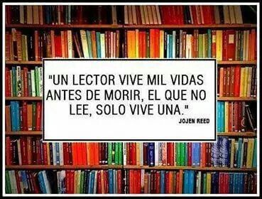 Estanterías de libros con un cartel que invita a leer y una frase atribuida a Jojen Reed.