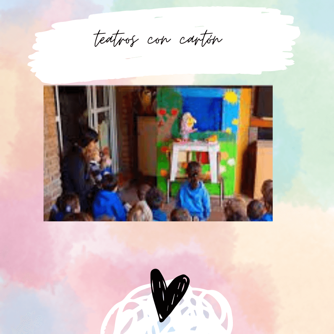 Teatro de títeres con cartón Una representación de títeres ante un grupo de niños utiliza un teatro decorado hecho con cartón.