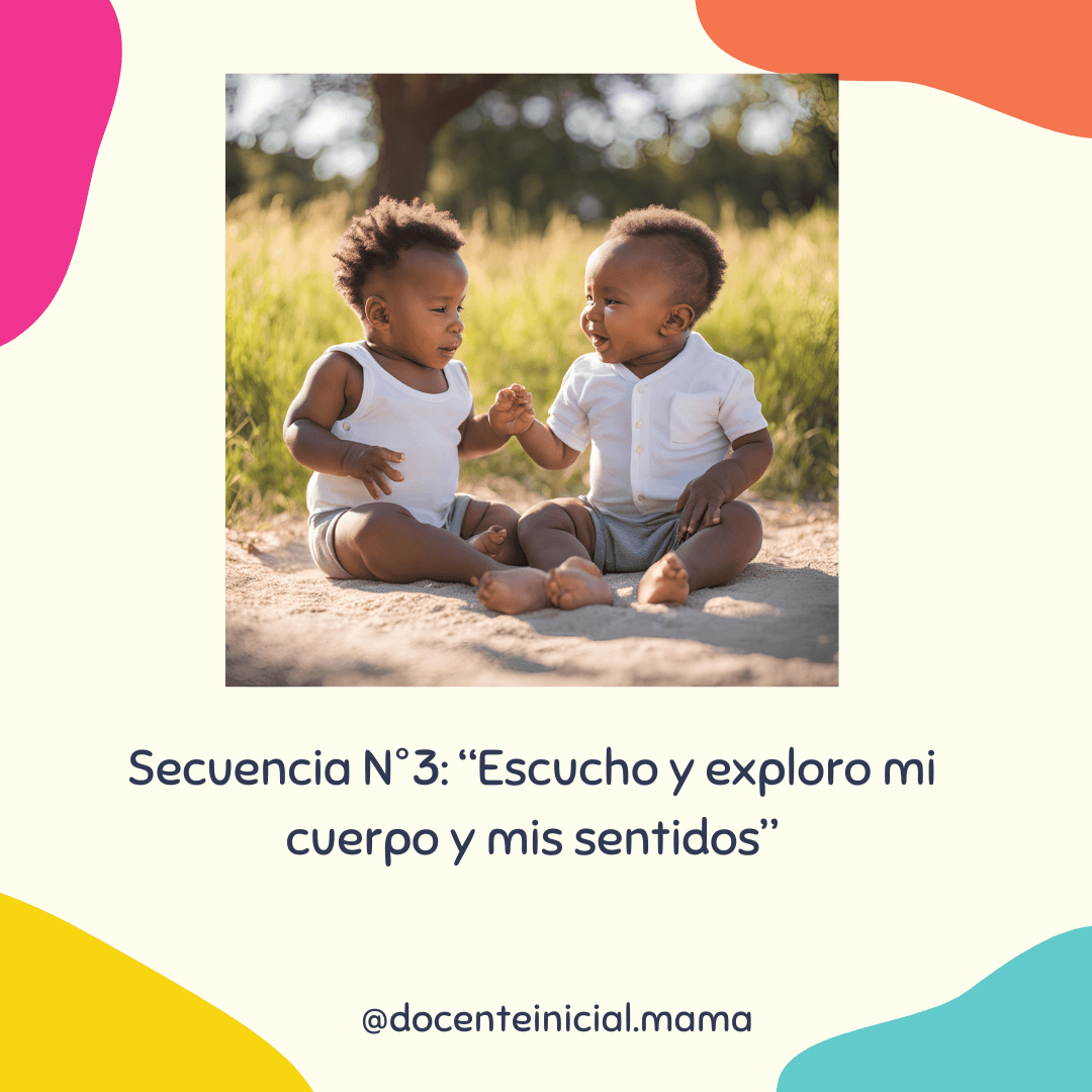 Dos bebés sentados y tomados de la mano al aire libre Dos bebés con ropa clara están sentados sobre la tierra y se toman de la mano en un entorno con pasto y luz de exterior.