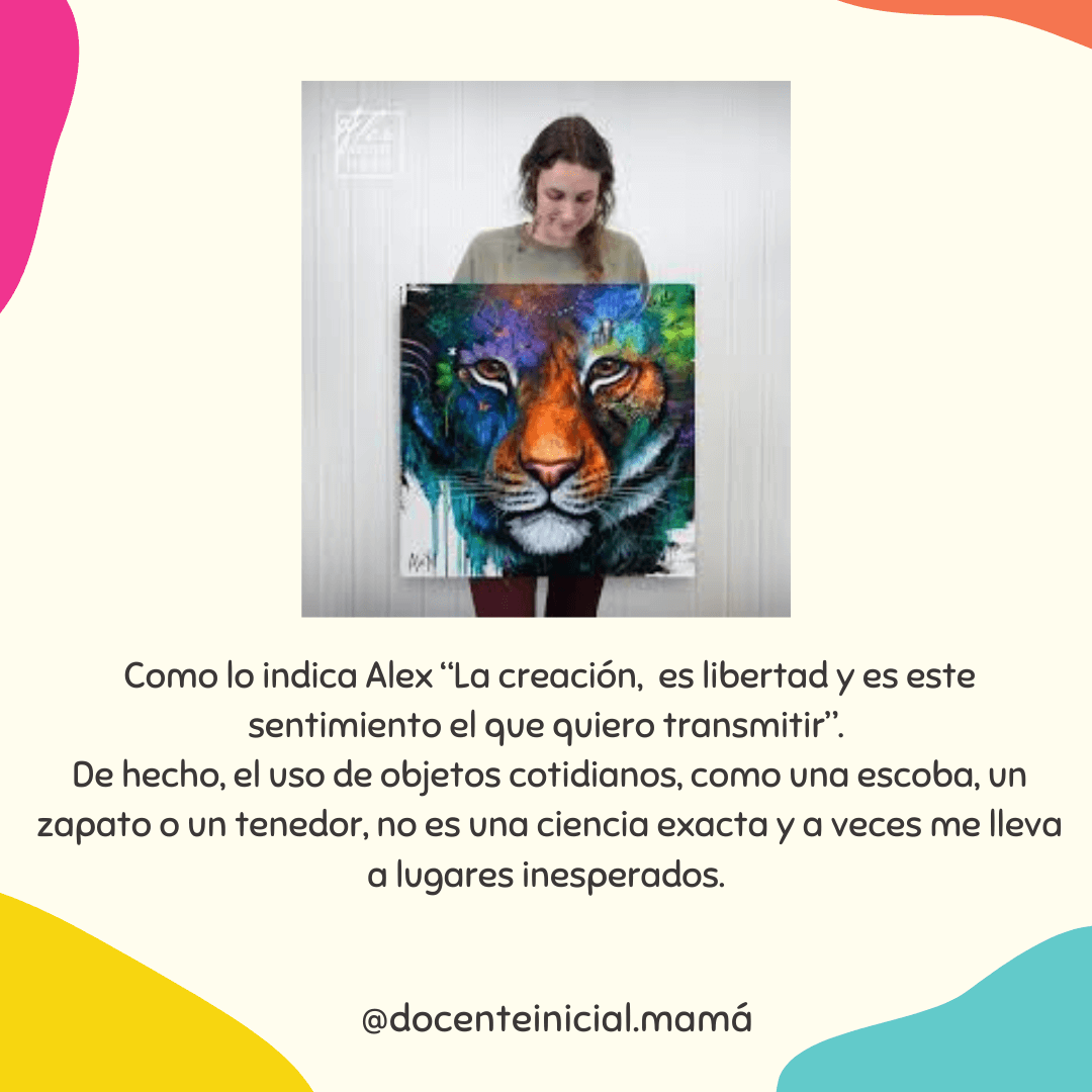Una persona mira hacia abajo mientras sostiene un cuadro con el rostro de un tigre de colores intensos, delante de una pared clara.