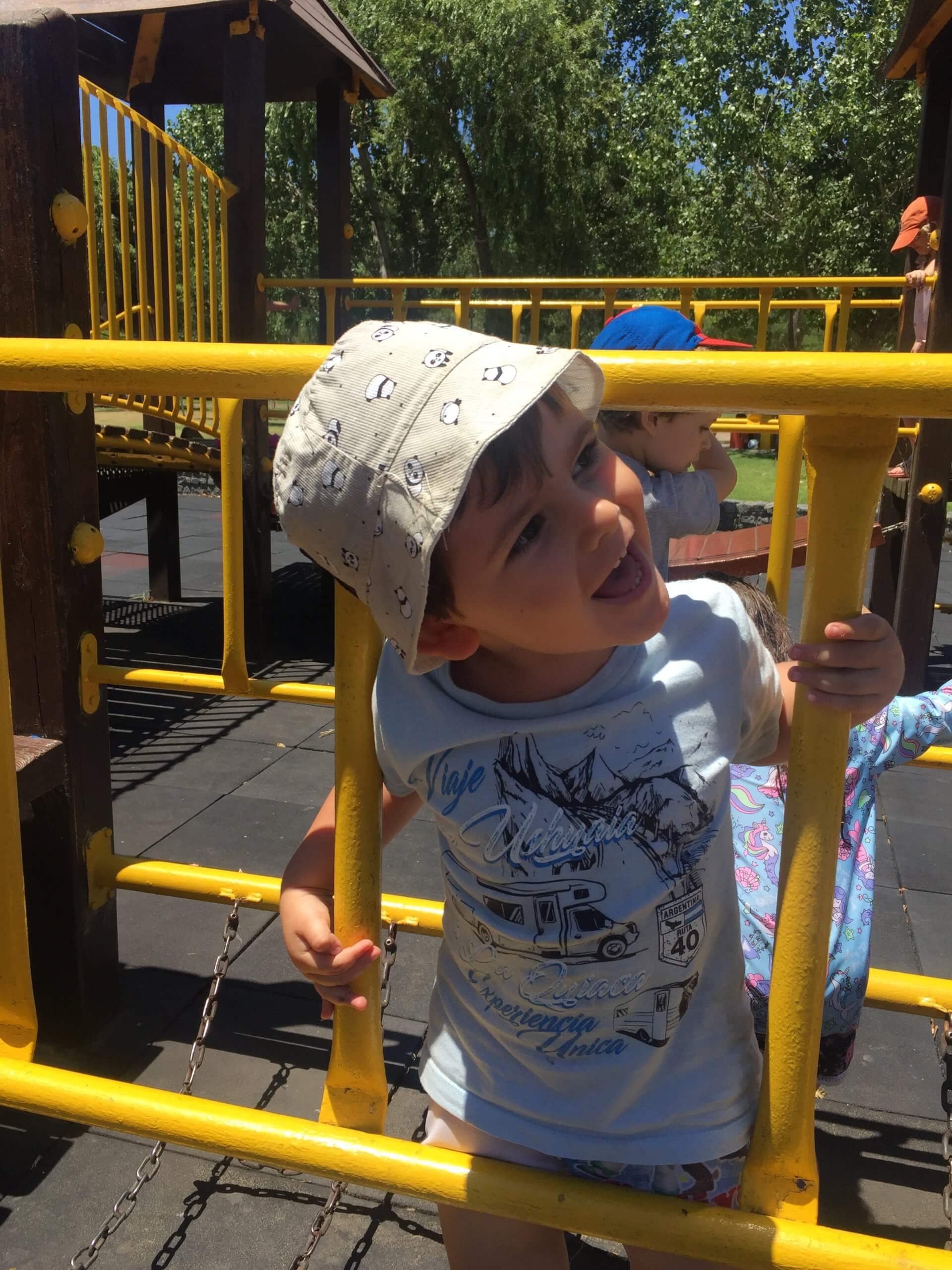 niño jugando